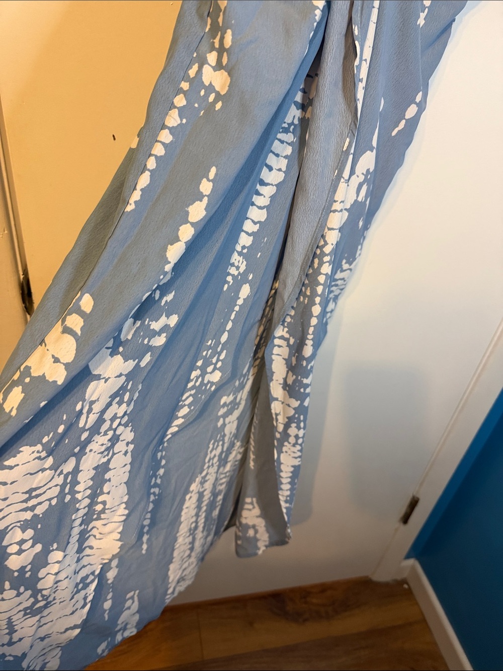 Lezat Light Blue & White Tie-Dye Maxi Dress size Large - Picture 3 of 10